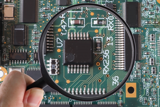 半導体を虫眼鏡で見る